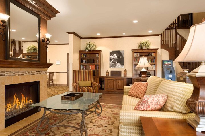 Country Inn & Suites by Radisson Minot, ND
