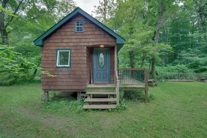 Tranquil Creekside Cabin in Dutch Country!
