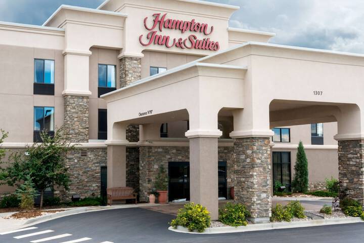 Hotel 2 of 82