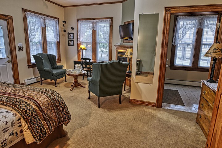 Rockwell Falls Inn and Wine Bar