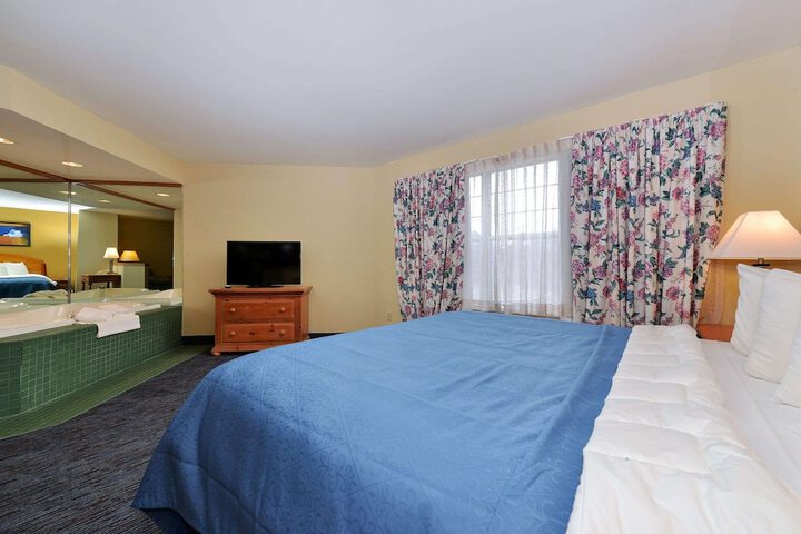Room 6 of 23
