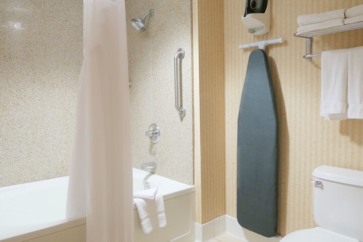 Holiday Inn Express & Suites Elk Grove Central - Hwy 99 by IHG