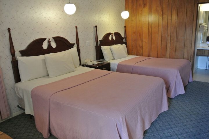 RoseWood Inn