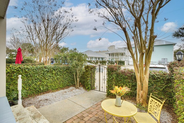 Old Town Bay St. Louis Townhome: Walk to Beach