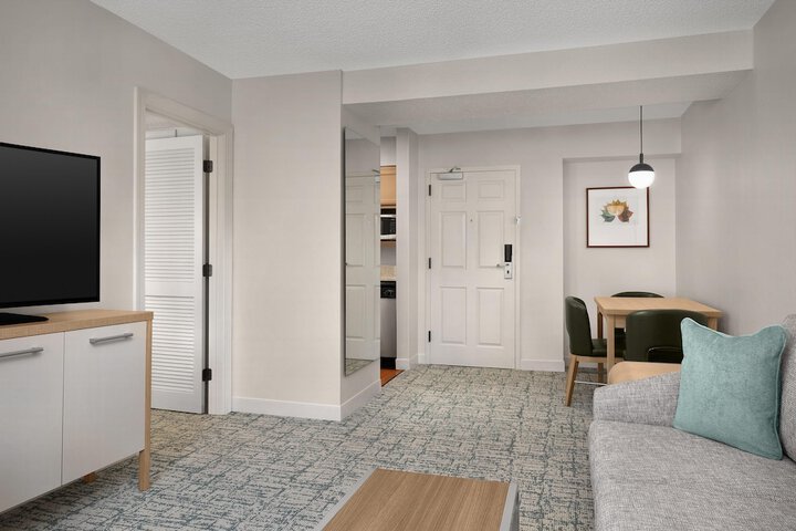 Homewood Suites by Hilton Raleigh / Cary