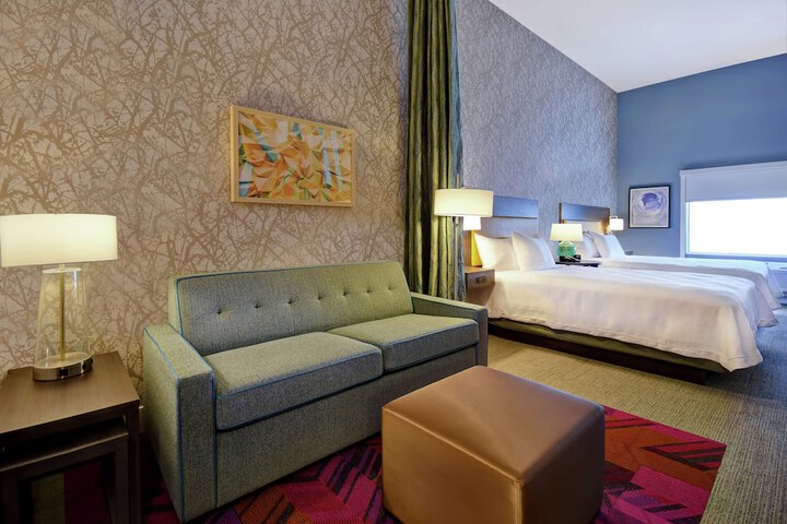 Room 32 of 47
