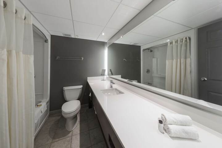 Room 25 of 107