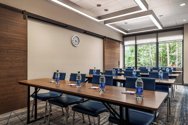 Holiday Inn Express and Suites Rhinelander by IHG