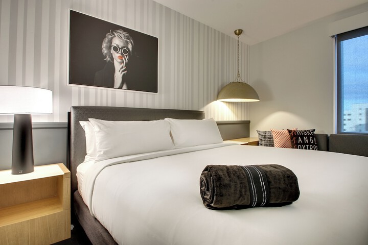 The Rose Chicago Tapestry Collection by Hilton