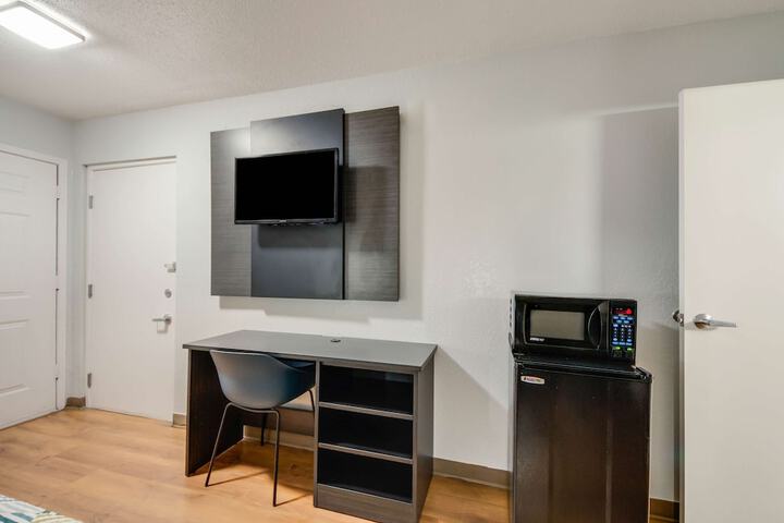 Room 33 of 38