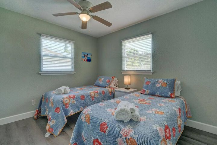 Heated Pool Close to St. Pete Tampa Pet Friendly