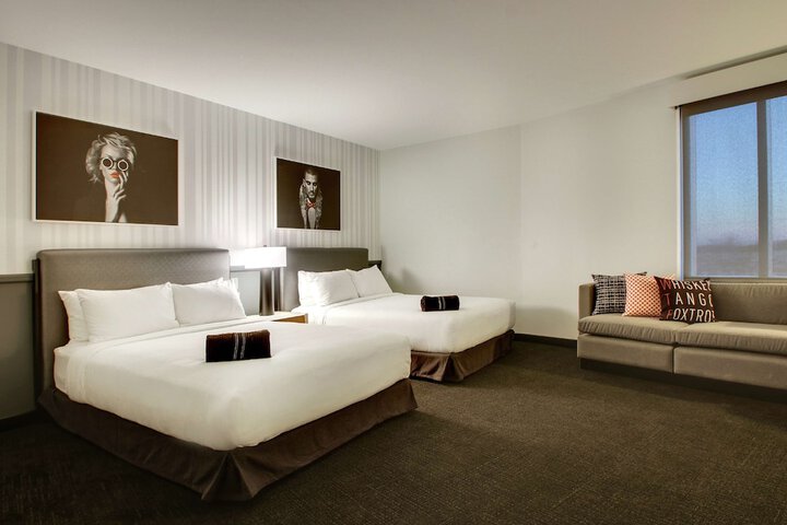 The Rose Chicago Tapestry Collection by Hilton