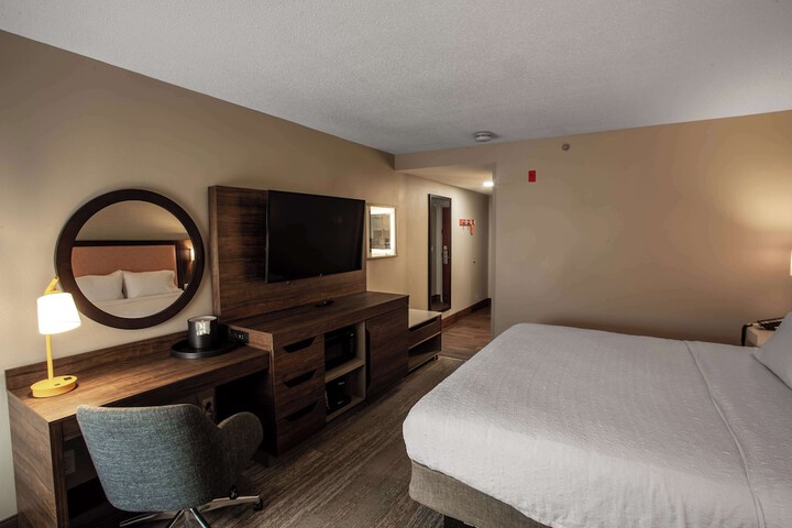 Room 7 of 32