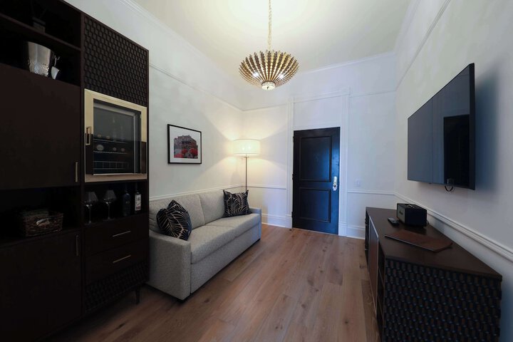Room 13 of 71