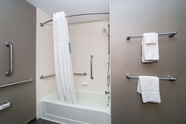 Hampton Inn & Suites Greensboro / Coliseum Area
