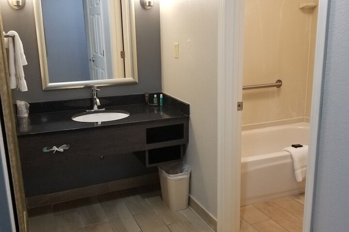 Room 43 of 75