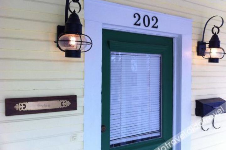 Brooks House Suites