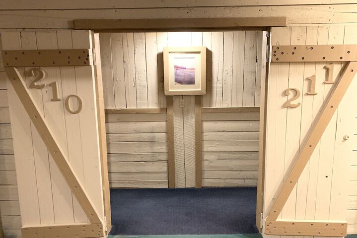 Ballroom/Hall 328 of 334