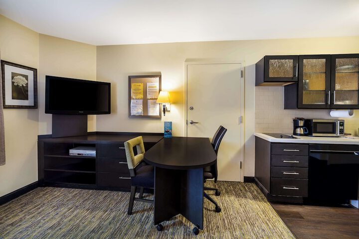 Room 19 of 37