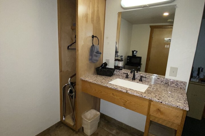 Room 30 of 82