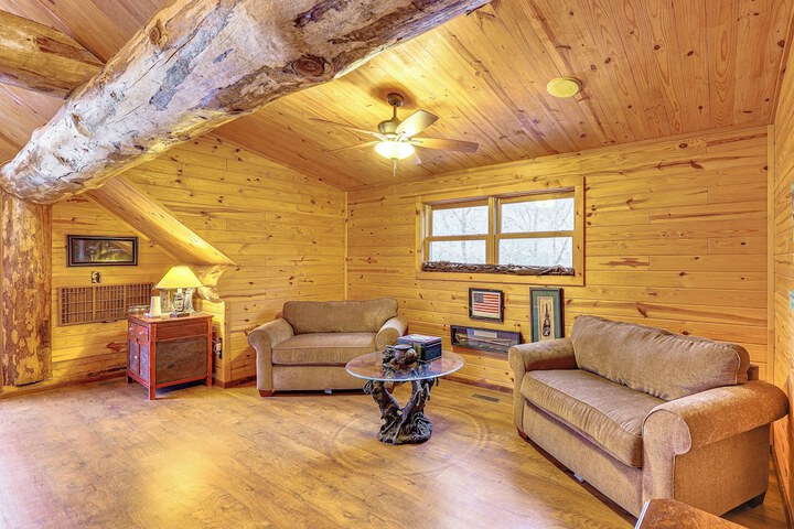 Fish Boat & Hike: Pet-friendly Cabin in Arkansas