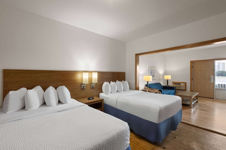 Days Inn by Wyndham Kill Devil Hills Oceanfront - Wilbur