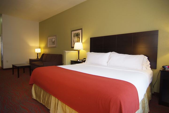 Holiday Inn Express Hotel & Suites Indianapolis North Carmel by IHG