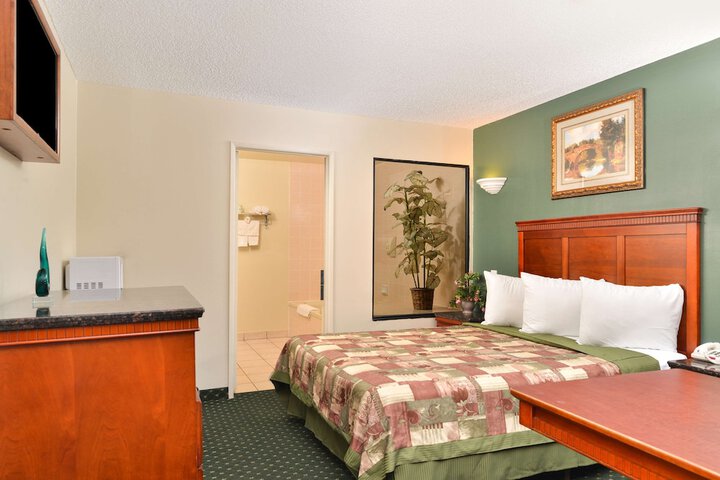 Room 36 of 41