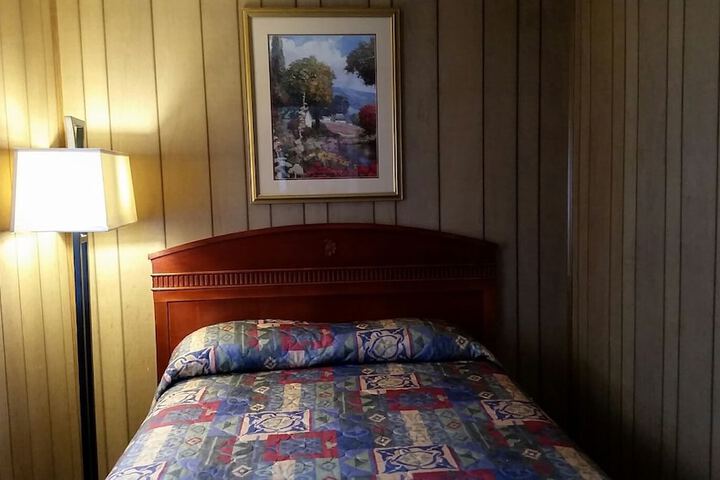 Room 9 of 19