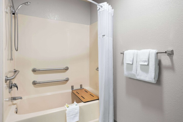 Room 20 of 76
