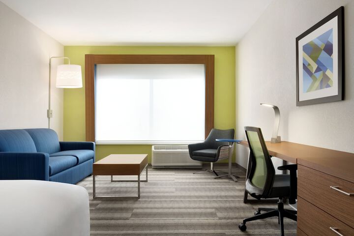 Room 12 of 27