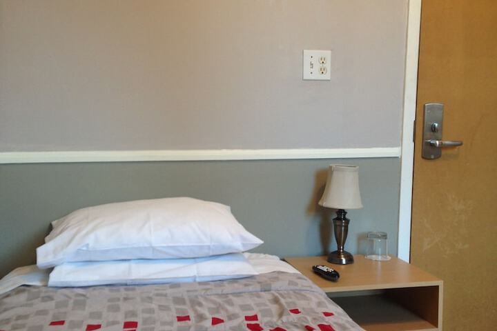 Room 28 of 71