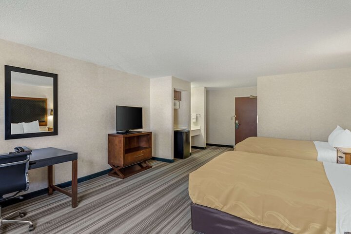 Room 17 of 40