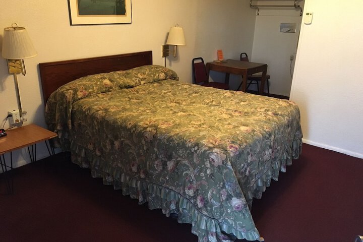 Room 11 of 27