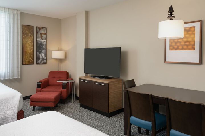 Room 25 of 38