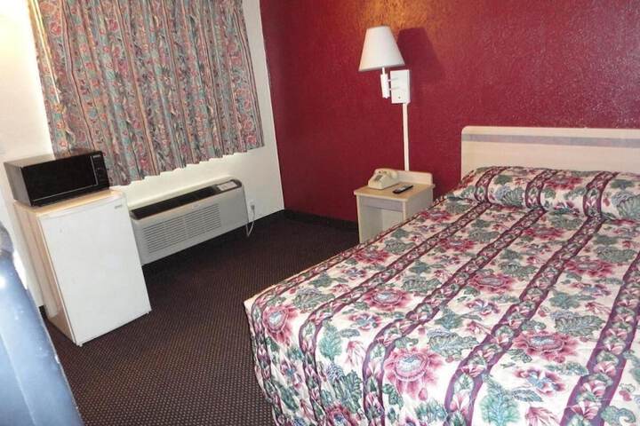 Room 8 of 17