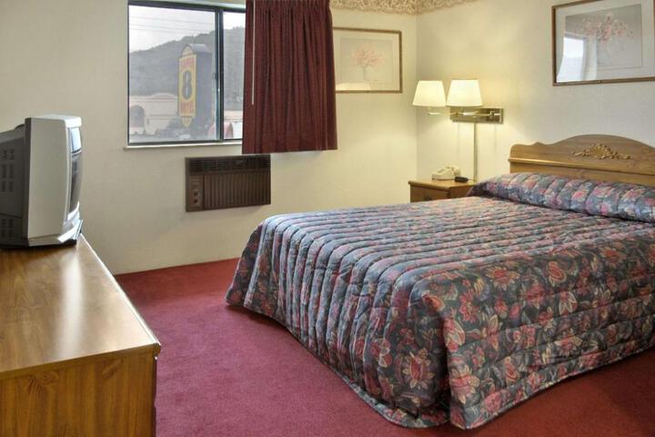 Super 8 by Wyndham Butler
