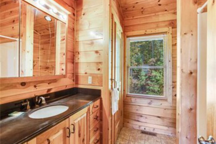 Big Bear Lodge Five Bedroom Home