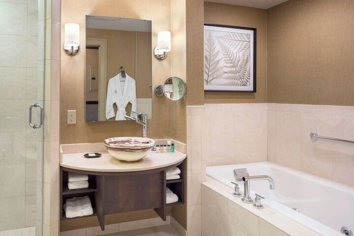 Room 32 of 65
