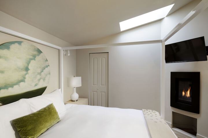 Room 3 of 21