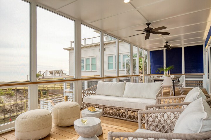 Oceans Eye by Avantstay Beach Front Home w / Roof Top Pool & Putting Green!