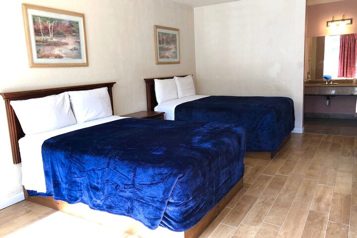 Room 10 of 18