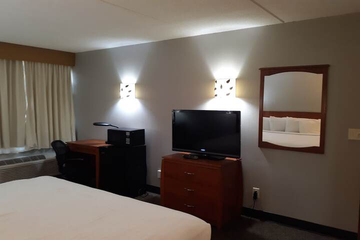 Room 27 of 76