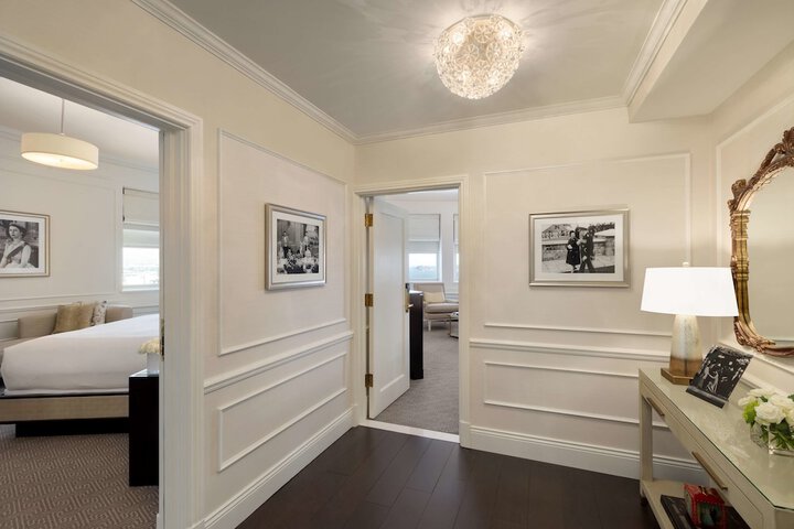 Room 44 of 165