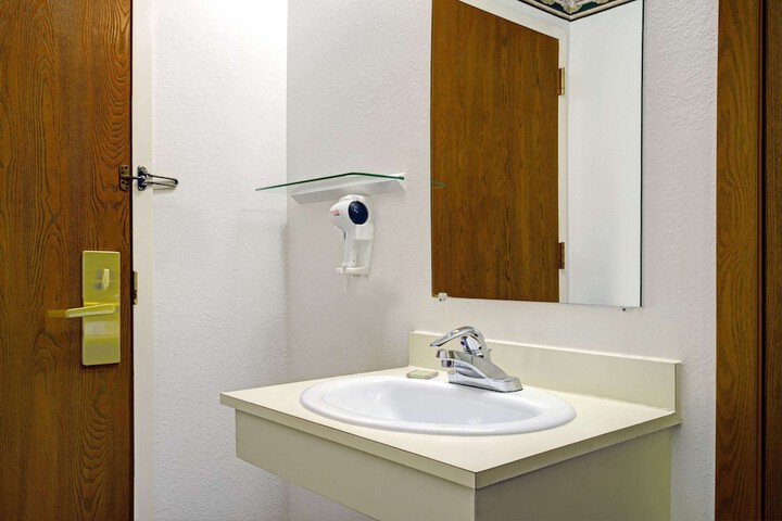 Room 9 of 15