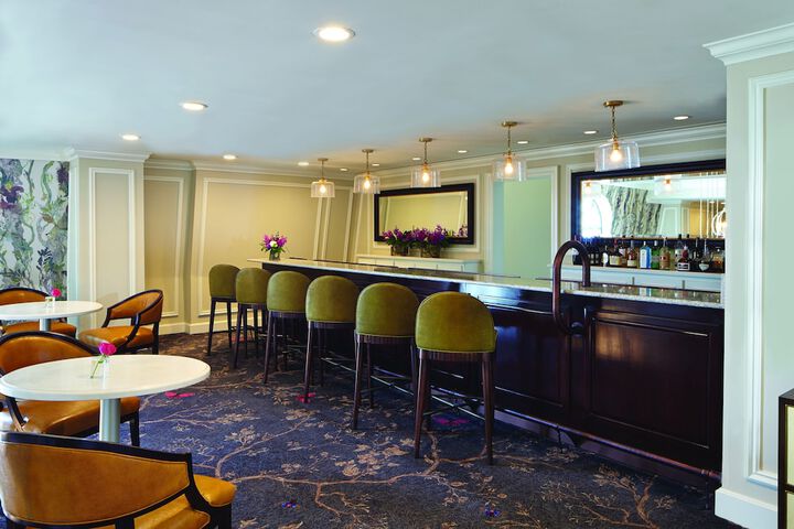 Lounge 124 of 148