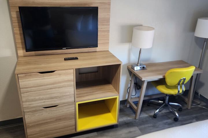 Room 71 of 143