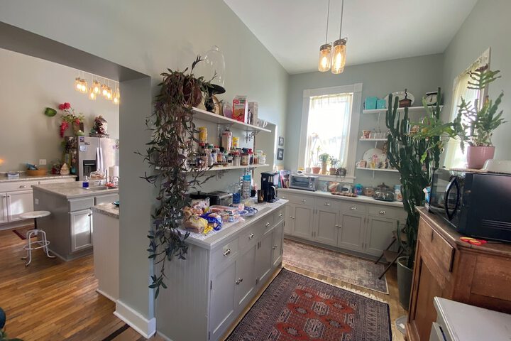 Vineyard Mansion & Carriage House Bed & Breakfast