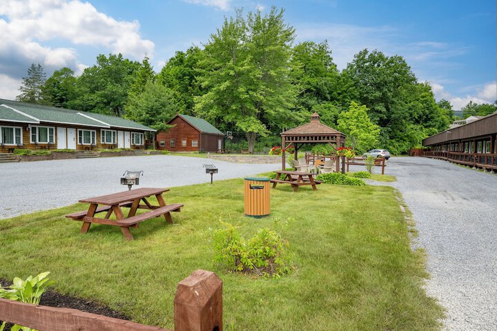 Scottys Lakeside Resort