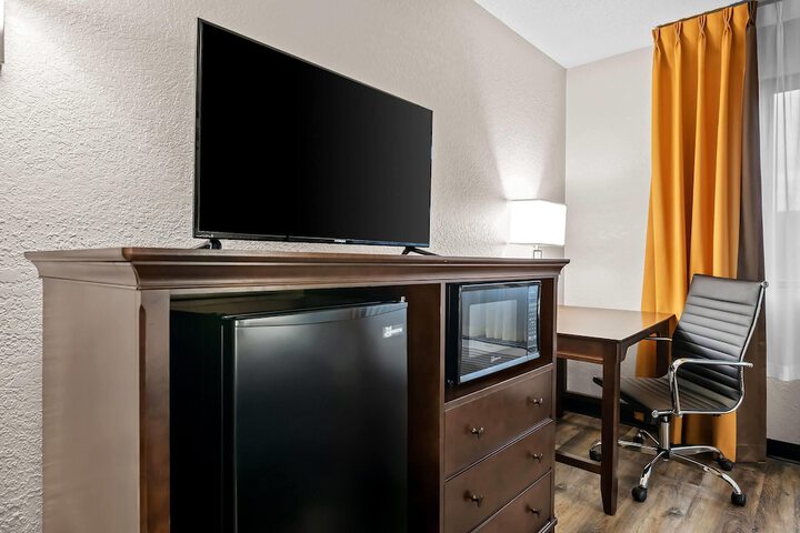 Super 8 by Wyndham Alexandria MN